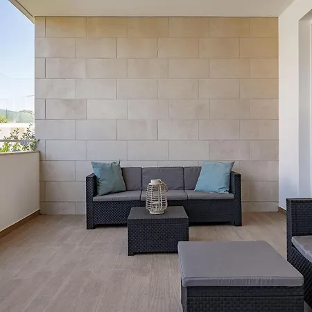 Brand New Spacious Bright Ground Floor Apartment, Ancora,