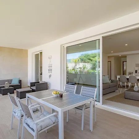 Brand New Spacious Bright Ground Floor Apartment, Ancora, Daire *